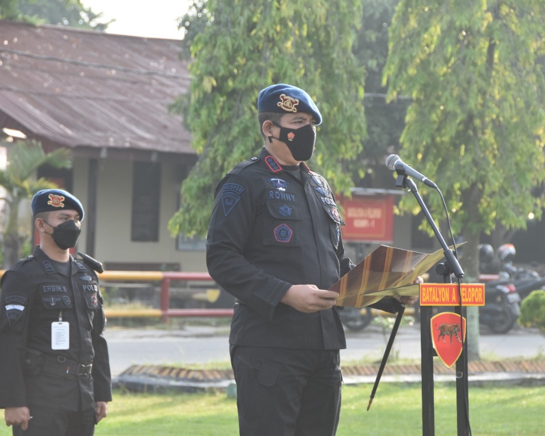 Operasi Madago Raya 2021, Dansat Brimob Polda Riau Berikan Penghargaan