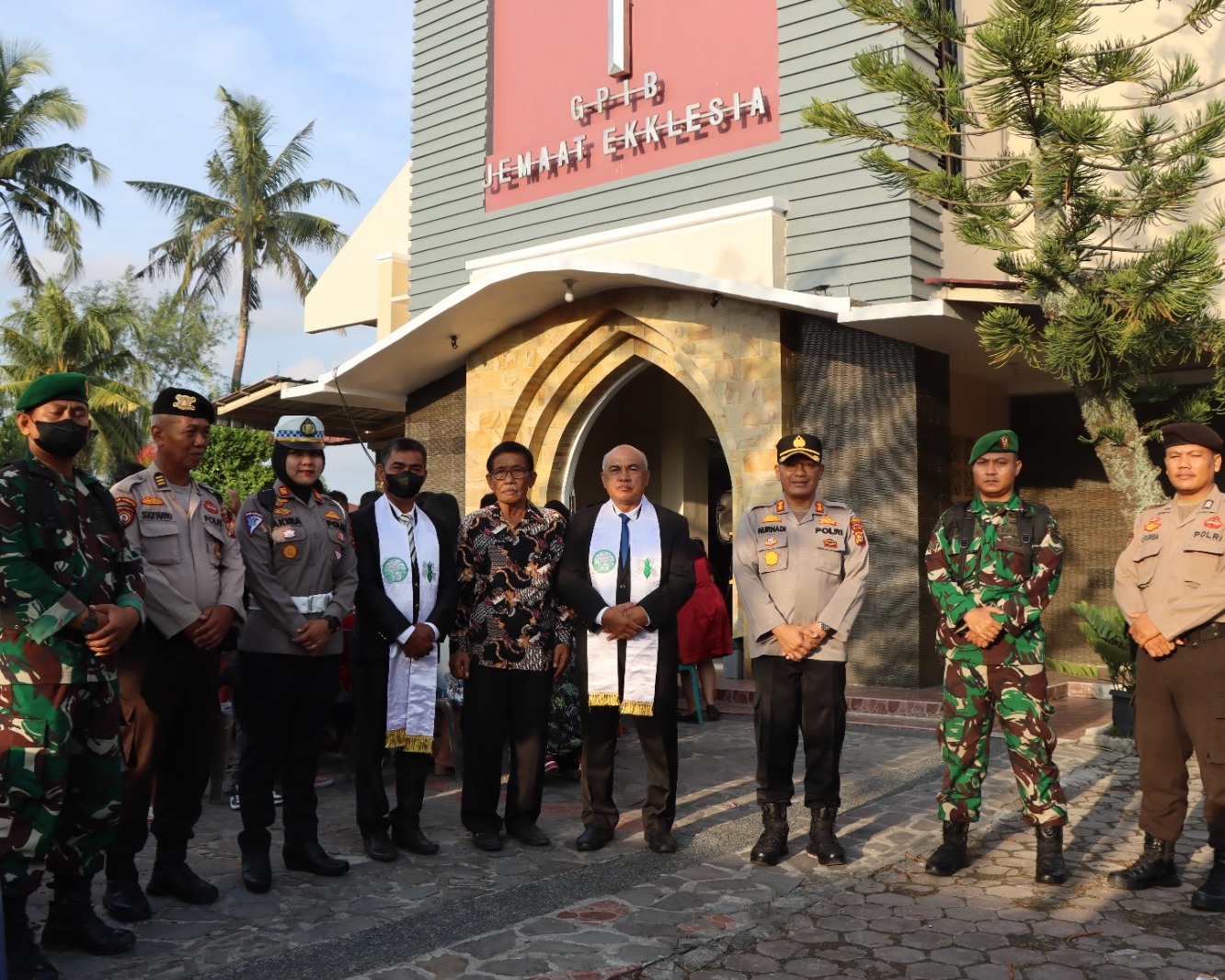 Polres Dumai Beserta Jajaran Polsek Laksanakan Pengamanan Di 74 Gereja Dalam Rangka Perayaan Kenaikkan Isa Al-Masih