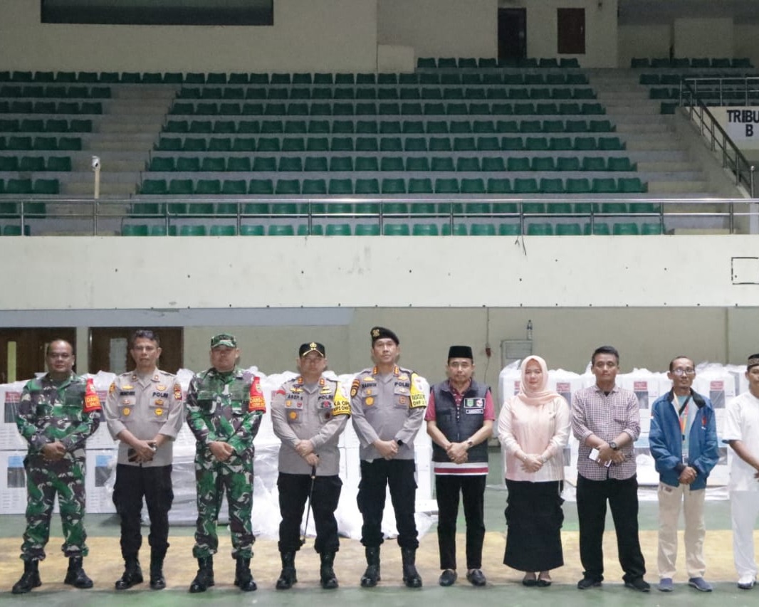 Dampingi Pamatwil, Kapolres, Dandim dan Ketua KPUD Siak Lakukan Pengecekan Pos Pengamanan Gudang Logistik Pilkada