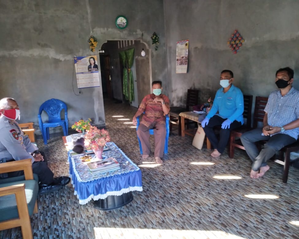 Kapolsek Bukit Batu Bergerak Untuk Merangkul Tokoh Adat Suku Dayak Yang Bertajuk Desa Lawan Api