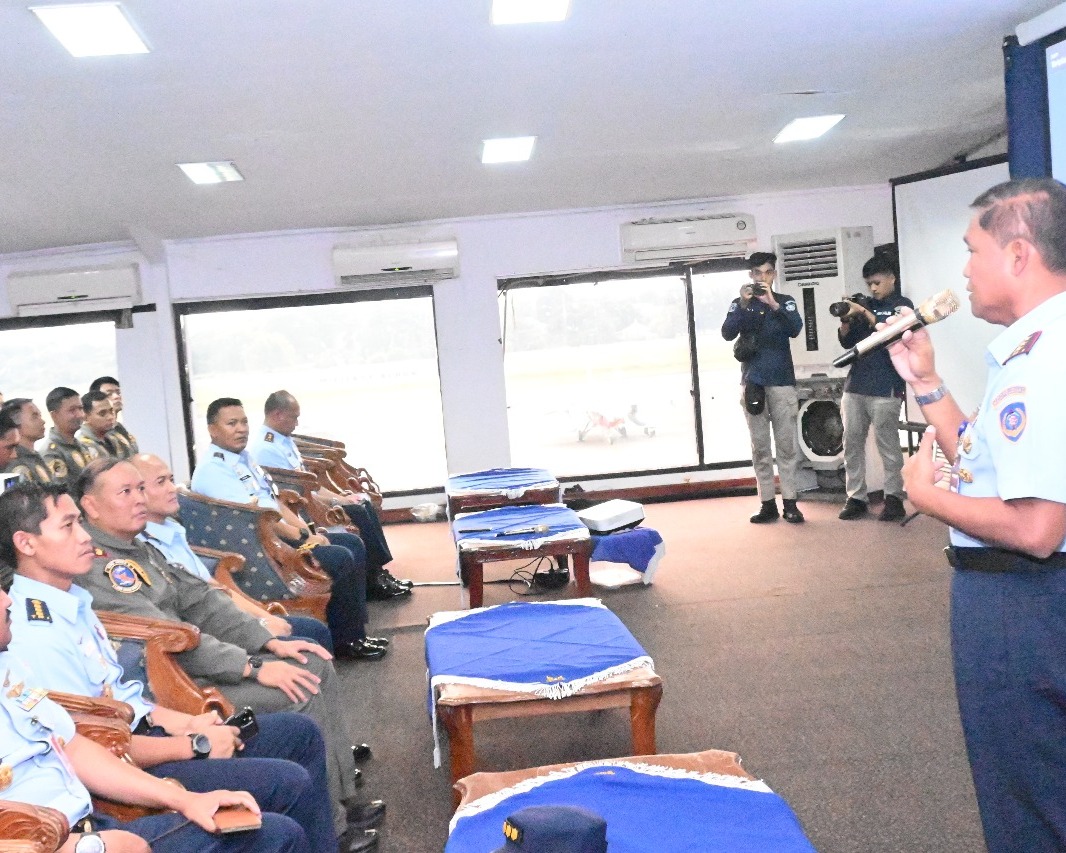 Pangkoopsud I Dampingi Pangkoopsudnas Sambut Kedatangan Pesawat Tempur Untuk Kegiatan Demo Udara