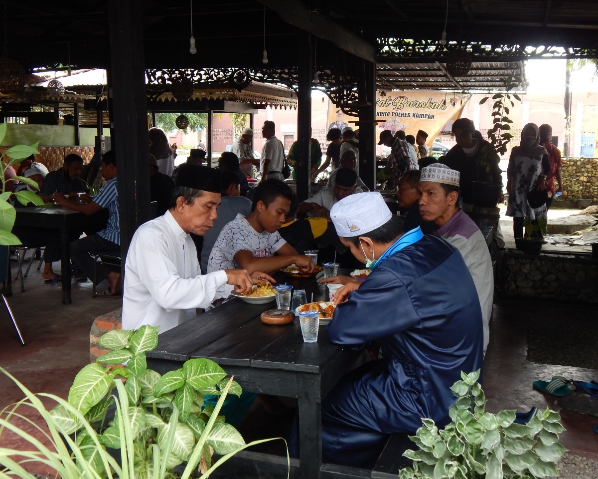 Jumat Barokah Satreskrim Polres Kampar Hari ini, Sediakan Makan Siang Untuk Anak Yatim dan Dhuafa