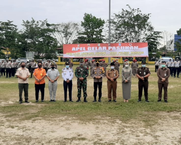 Kapolres Kampar Bacakan Amanat Kapolri Pada Apel Gelar Pasukan Ops Lilin Lancang Kuning 2020