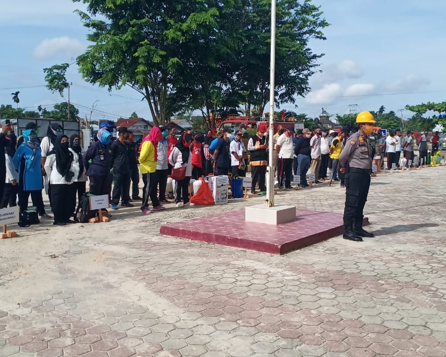 Kapten Arh Sugeng Santoso Wakili Dandim 0301/Pekanbaru Ikut Serta Dalam Penyemprotan Disinfektan dan Rapid Test Massal di Kecamatan Marpoyan Damai