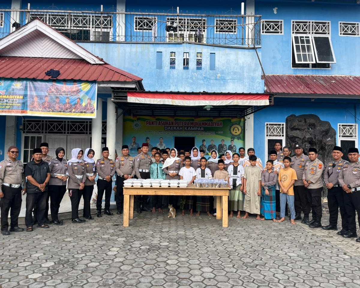 Polisi Humanis, Satlantas Polres Kampar Hadirkan Senyum di Wajah Anak-Anak Panti Asuhan Muhamadiyah dengan Berbagi Takjil