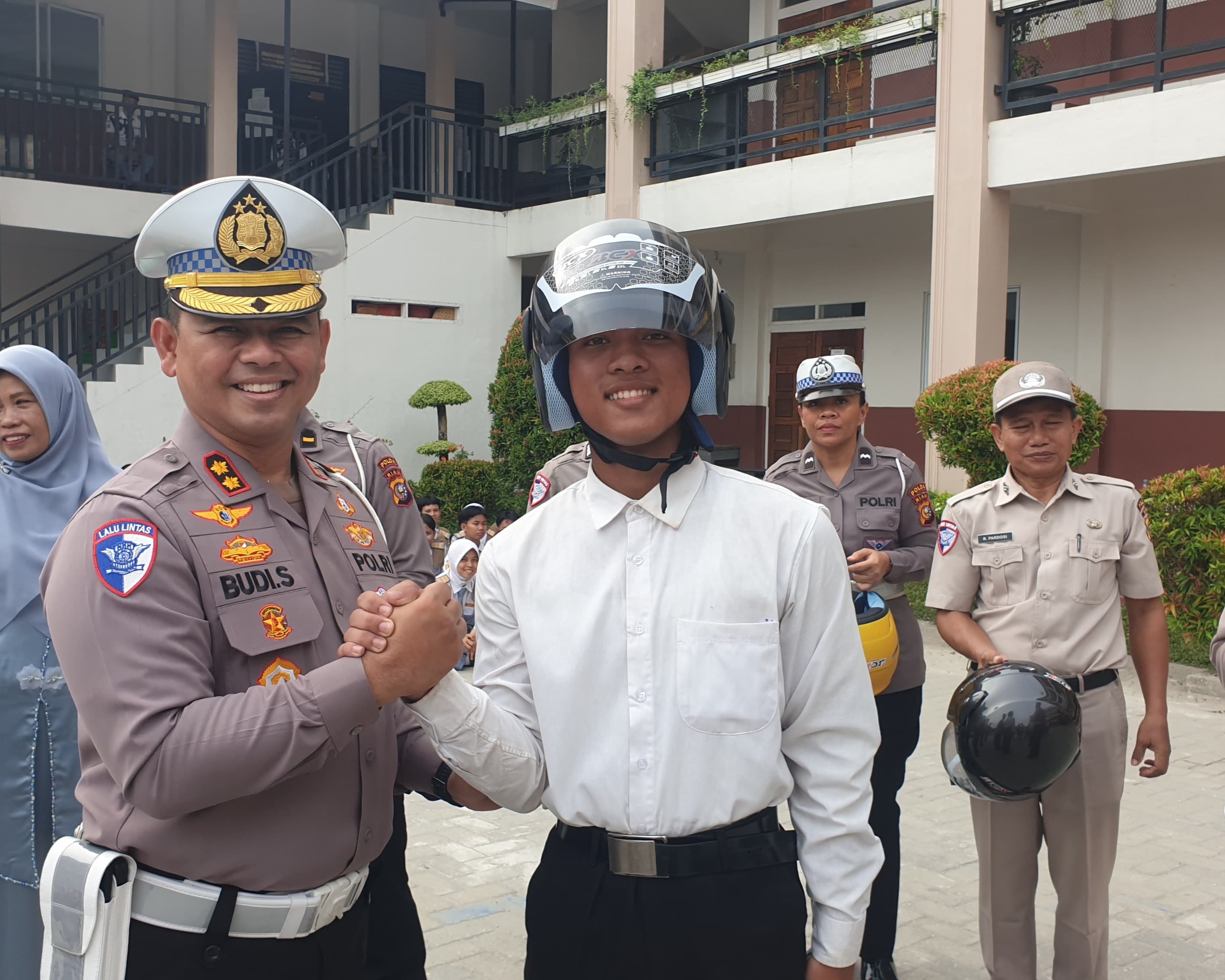 Ditlantas Polda Riau Tanamkan Budaya Tertib Dan Cinta Lingkungan Lewat Kegiatan Police Goes To School Dan Green Policing