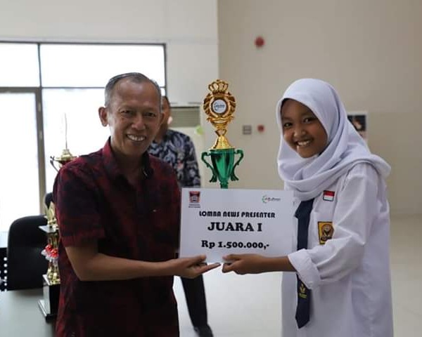 Kadin Pendidikan Habibul Fuad Buka Acara Lomba News Presenter Tingkat SLTP Se Kota Padang