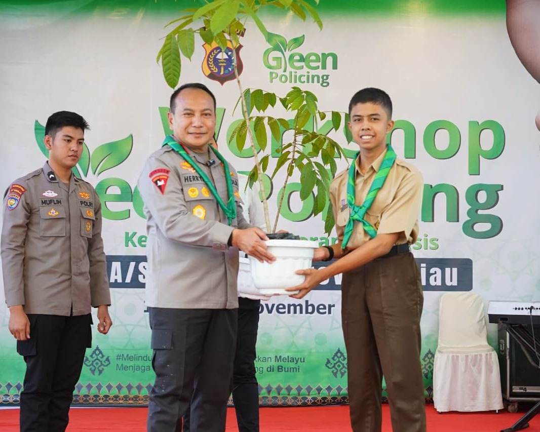 Polda Riau Tanam Serentak 21.000 Pohon Sambut Hari Pohon Nasional