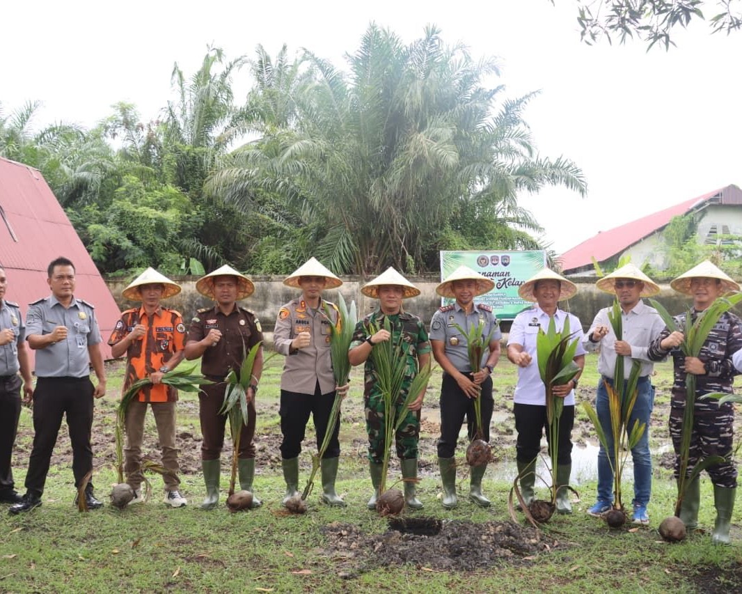 Sinergi Di Kota Dumai Berbuah Kelapa: Imigrasi, TNI-Polri, Dan Masyarakat Bersatu Wujudkan Ketahanan Pangan Berkelanjutan