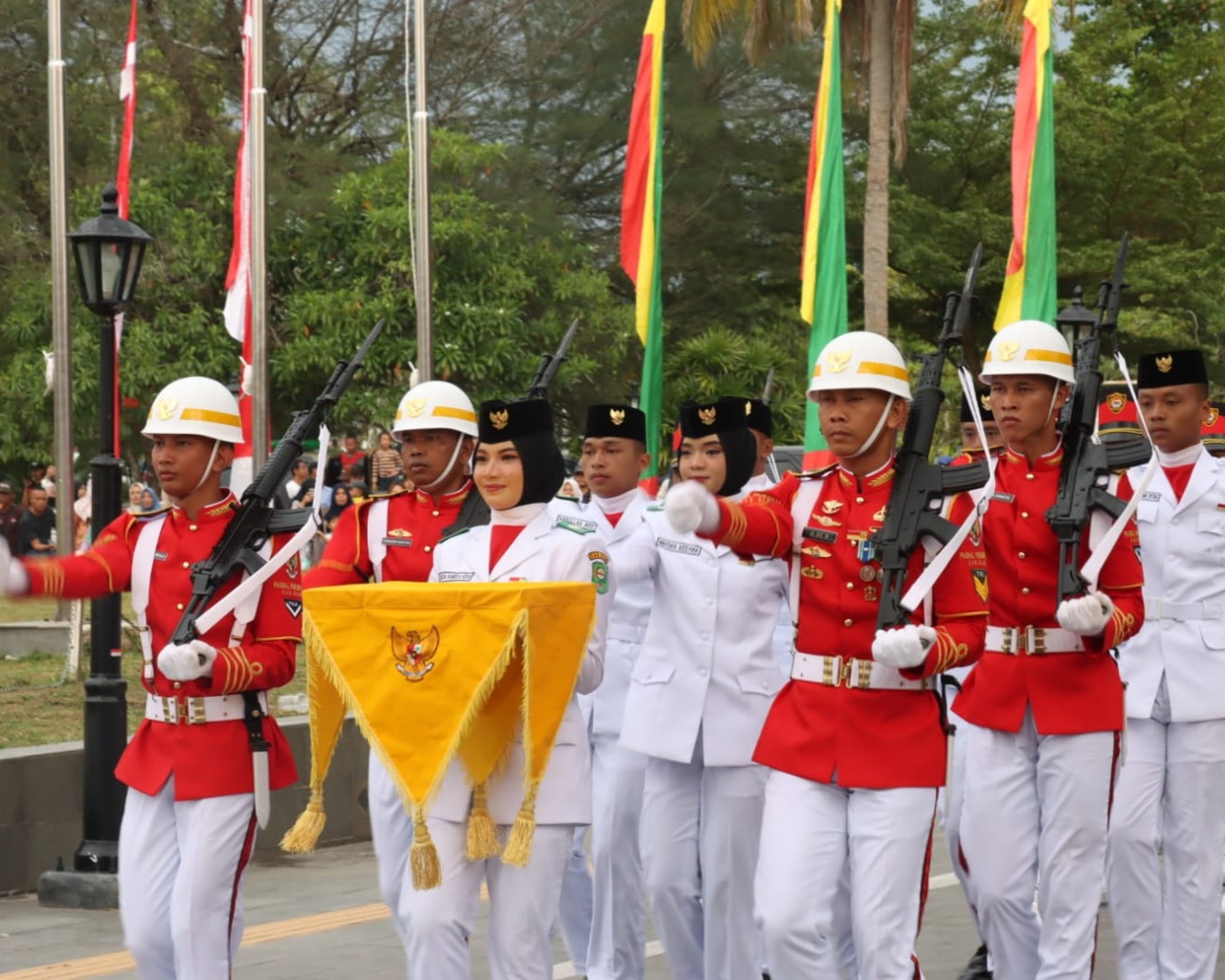 Upacara Penurunan Bendera HUT Ke-80 RI di Siak Berlangsung Khidmat, Kapolres Siak Hadir Dampingi Forkopimda
