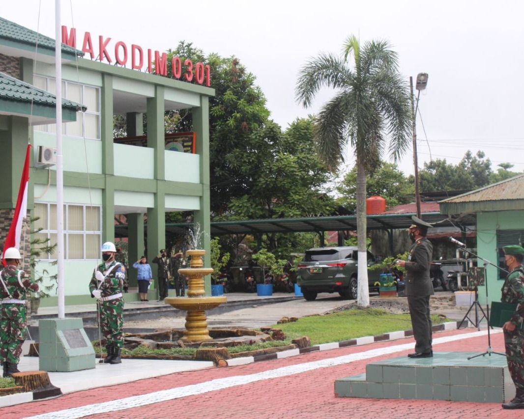 Dandim 0301/PBR Menjadi Irup Bendera Peringatan Hari Pahlawan Tahun 2021