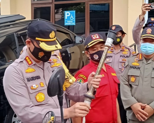 Dalam Rangka Penanganan dan Pencegahan Karhutla, Kapolresta Pekanbaru Pimpin Apel Gelar Peralatan dan Patroli Terpadu