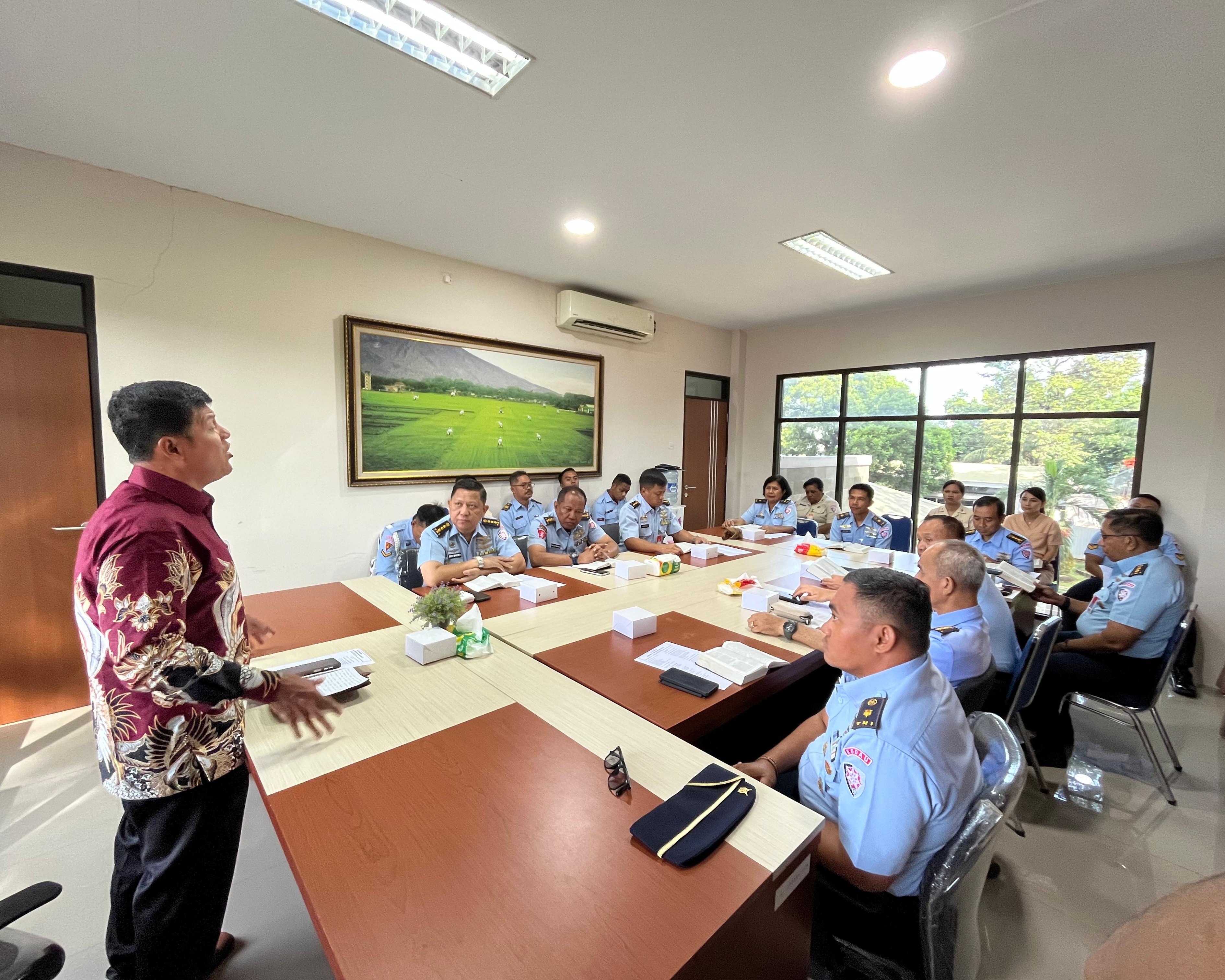 Rabu Ibadah Makodau I Gelar Kajian Keagamaan