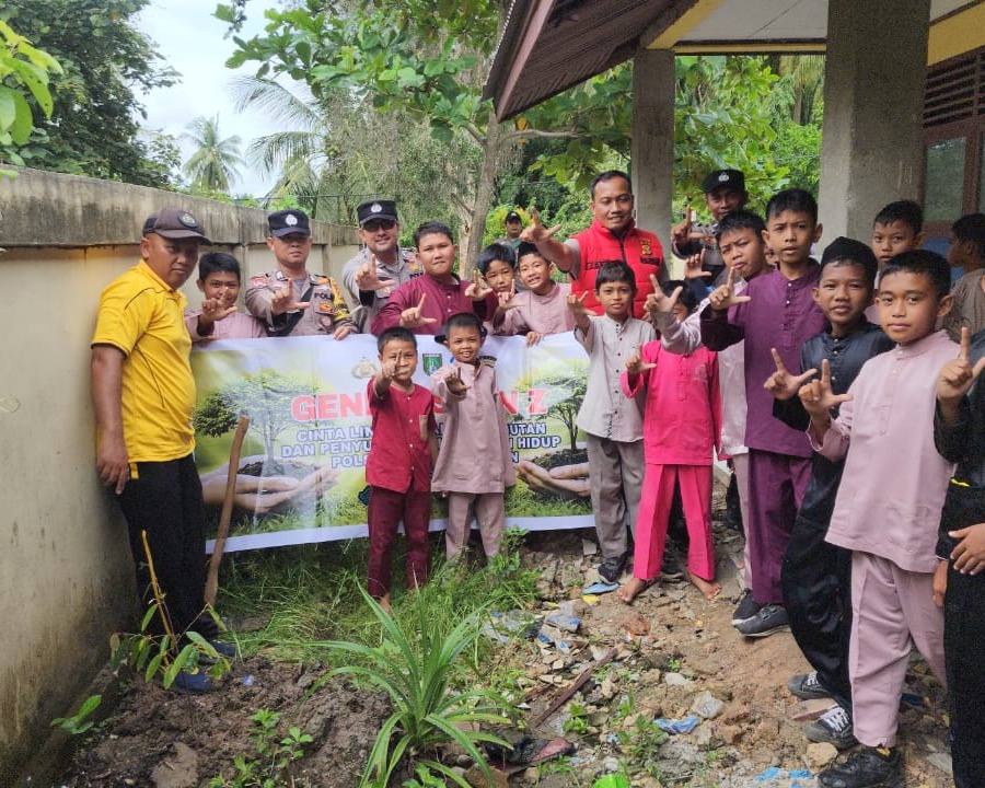 Polres Dumai Menggalakkan Program Green Policing Di Sekolah Dasar