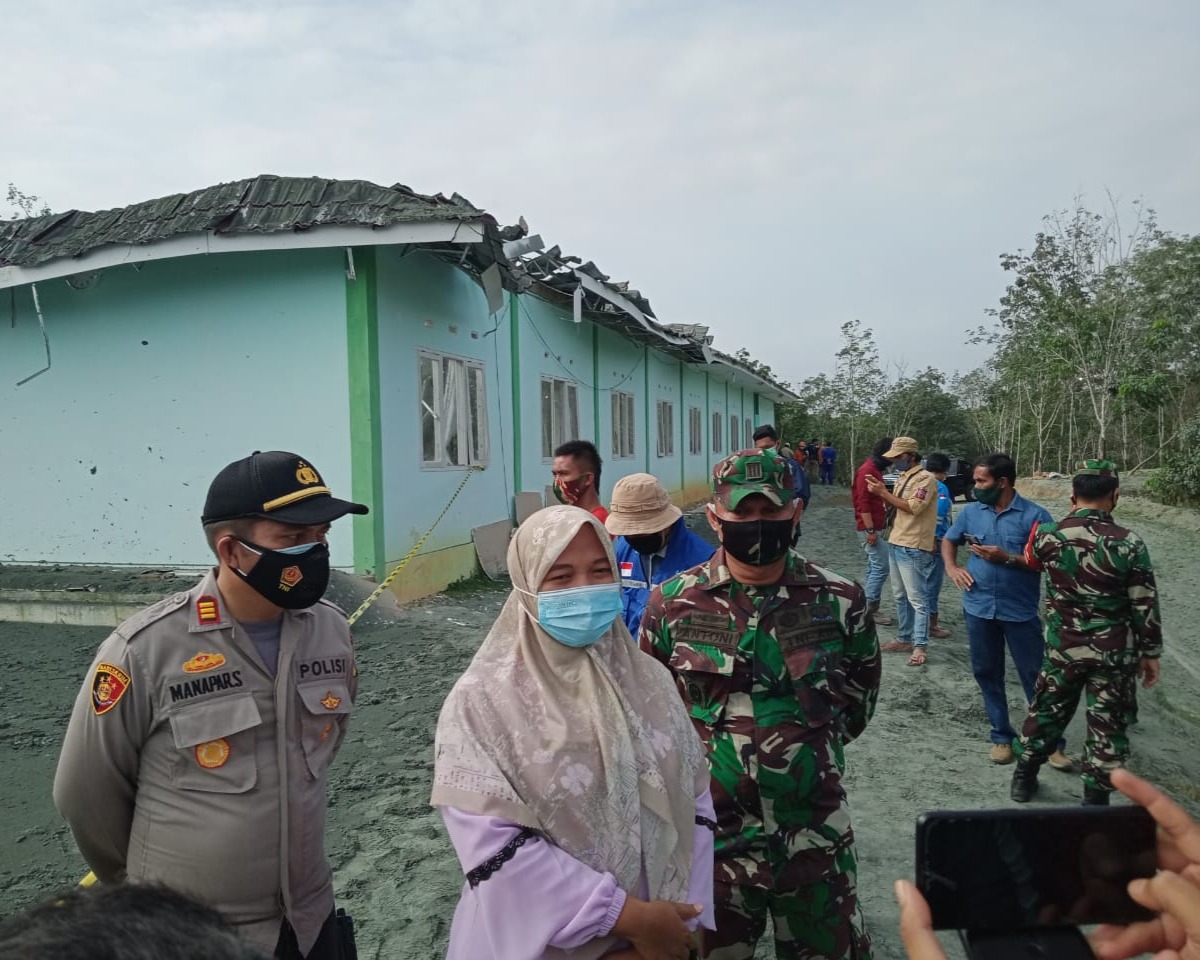 Polsek Tenayan Raya Amankan Lokasi Semburan Gas Bumi Dan Bantu Evakuasi Santri Ponpes Al Ihsan