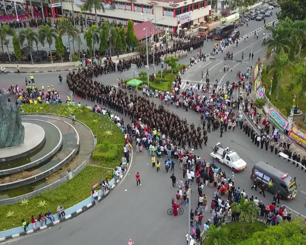 Kapolda Riau Pimpin Langsung Pemakaman Almarhum Bripka (Anumerta) Hendra Saut Parulian Sibarani