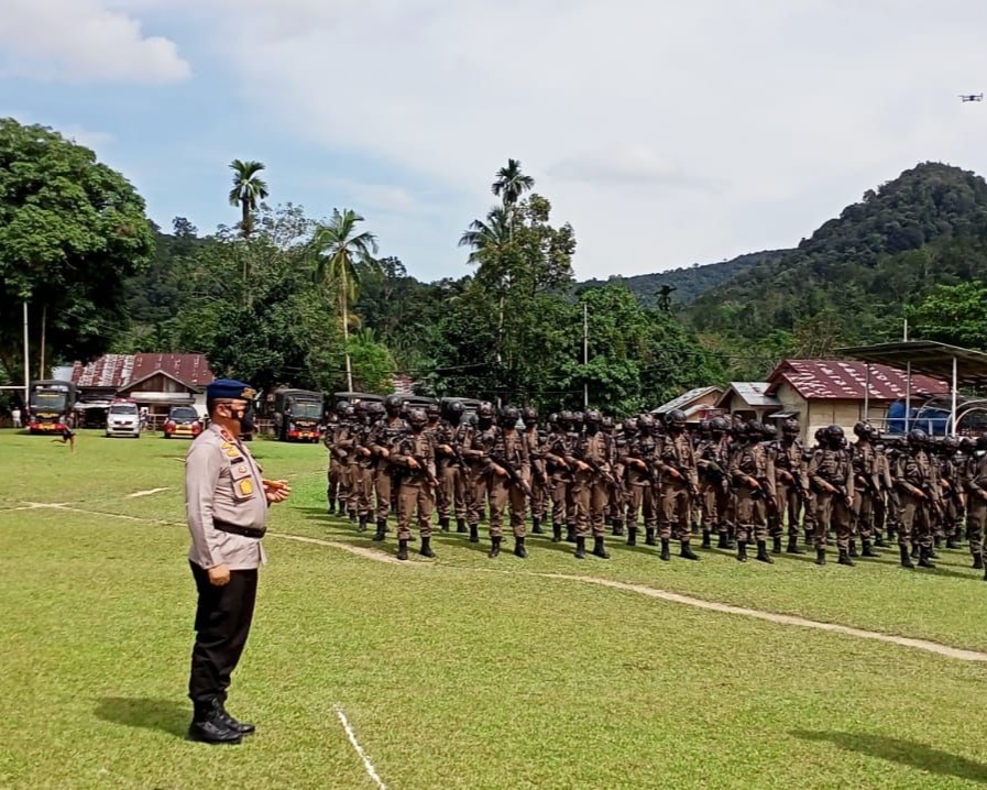 Buka Latihan Berganda Bintara Remaja Satuan Brimob, Kapolda Riau: Taklukkan Bukit Hingga Ke Bukit Barisan, Buru Perusak Hutan