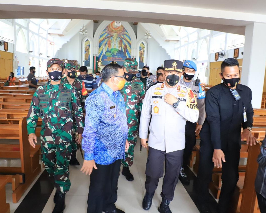 Kapolda Riau Bersama Wakil Gubri dan Forkopimda Lakukan Peninjauan Tempat Ibadah Dalam Rangka Pelaksanaan Hari Raya Natal 2020