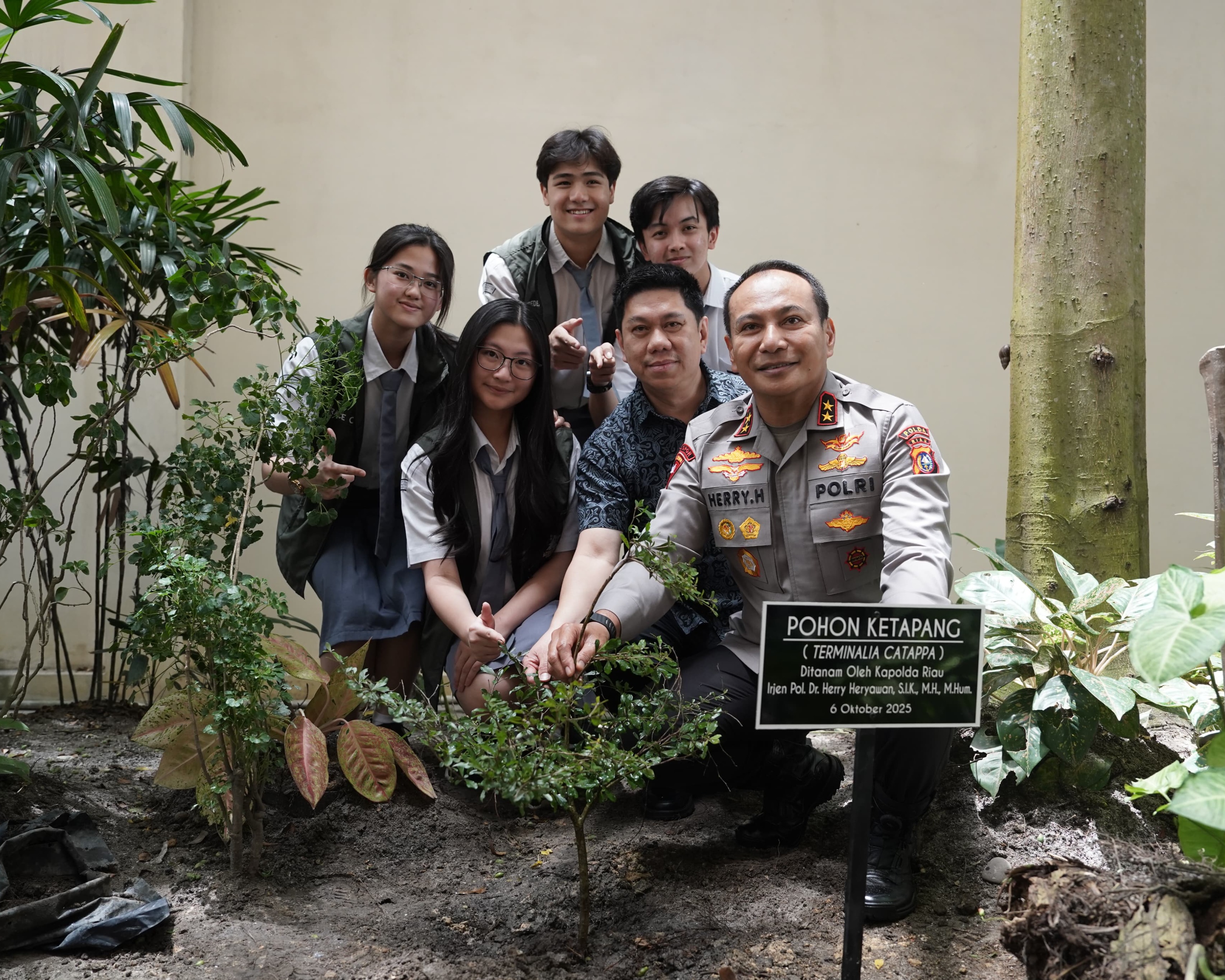 Polda Riau Gelar Workshop Green Policing Untuk 311 Ketua OSIS Se-Provinsi Riau Dan Penanaman 21.000 Pohon Serentak 10–21 November