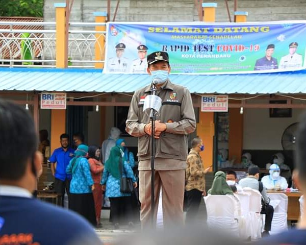 Walikota Pekanbaru Berikan Pengarahan Pada Acara Rapid Test Massal di Kecamatan Senapelan