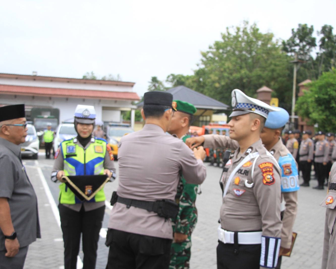 Pengecekan Akhir Personel Dan Sarpras, Polres Inhu Gelar Apel Operasi Lilin LK 2025
