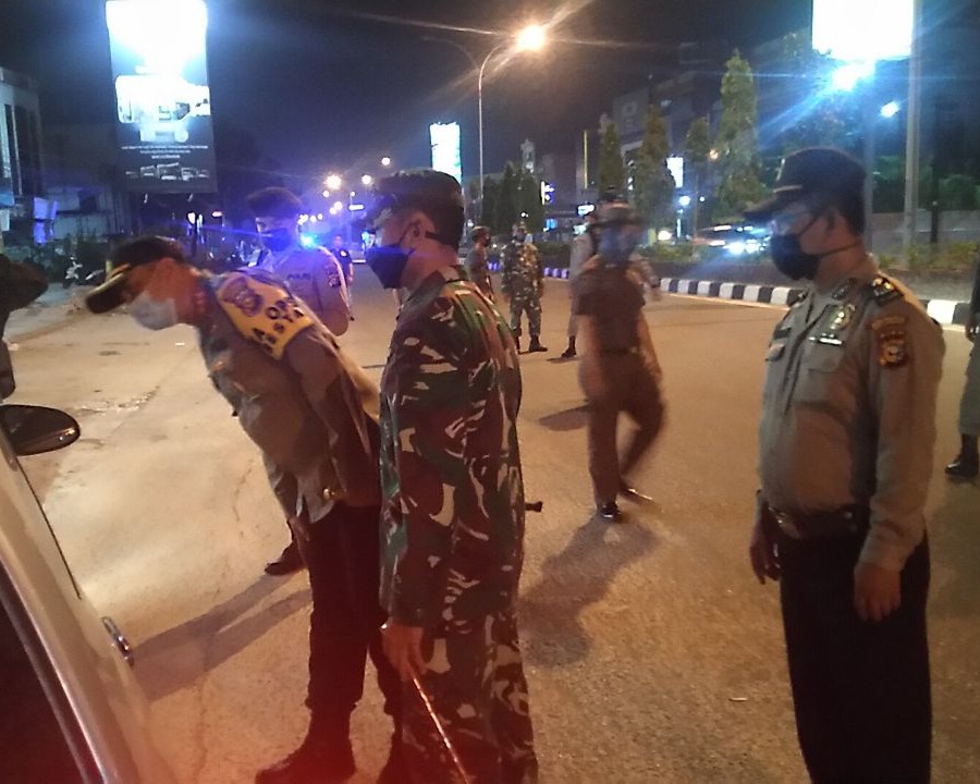 Dandim 0301/Pekanbaru Bersama Kapolresta Ikuti Kegiatan Patroli Gabungan Dalam Rangka Penerapan Pelaksanaan PSBB