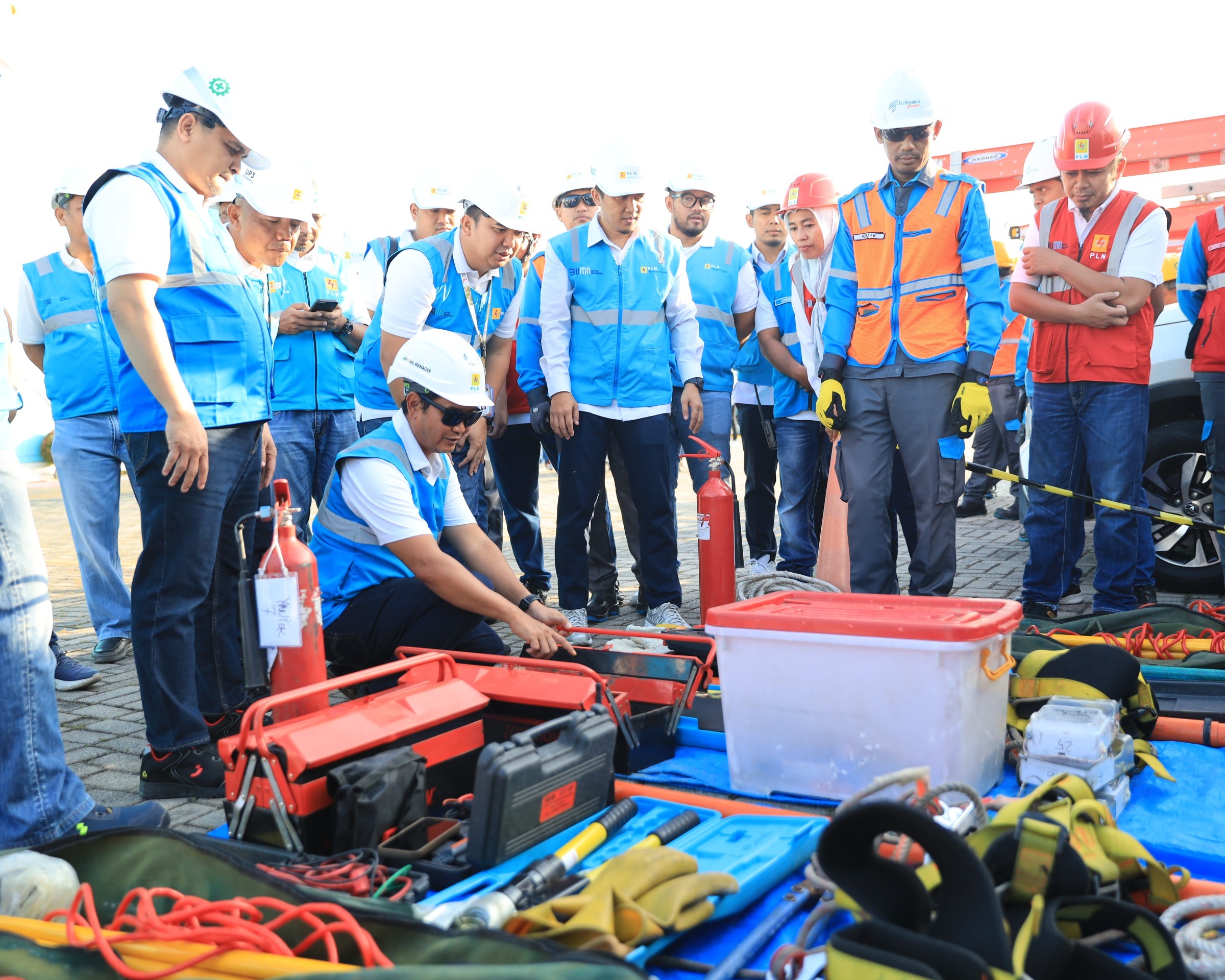 PLN Siagakan 1.327 Personil Jaga Keandalan Pasokan Listrik Jelang Perayaan Hari Natal 2024 dan Tahun Baru 2025 di Riau dan Kepulauan Riau