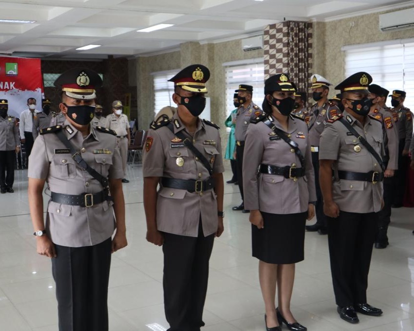 Kapolresta Pekanbaru Pimpin Upacara Sertijab Kabag SDM dan Kapolsek Pekanbaru Kota