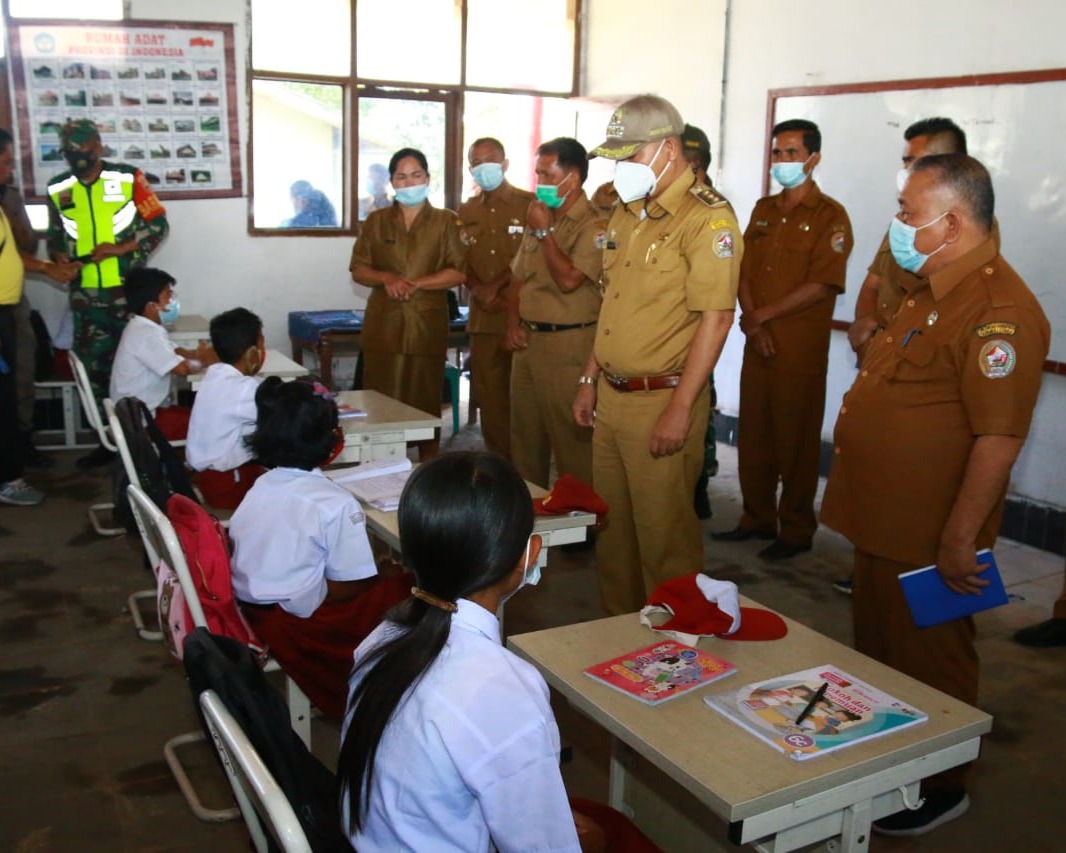Bupati Taput Tinjau Pelaksanaan Belajar Tatap Muka di Pagaran