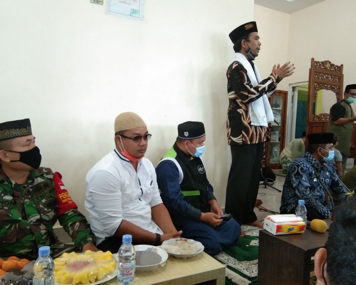 Babinsa Kodim 0301/PBR Hadiri Kegiatan Sosial Sunatan Massal Serta Pembagian Sembako Kepada Kaum Dhuafa di Masjid Az - Zikra