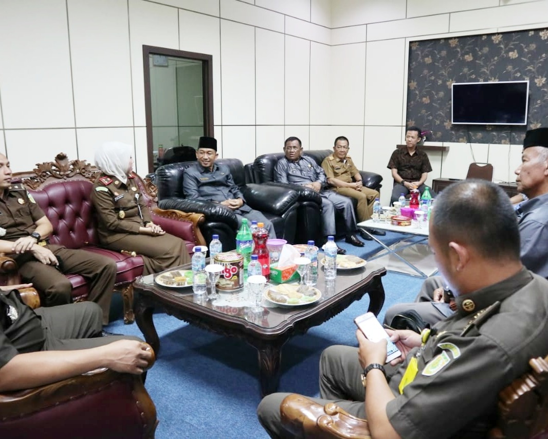 Pererat Silaturahim, Kajari Tuba Berkunjung ke DPRD Tubaba