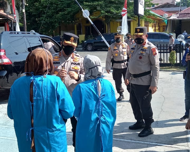Kapolda Riau Bersama Kapolresta Pekanbaru Mengecek Langsung Persiapan Personil BKO Dalam Rangka Pelaksanaan 3 T di Mapolsek Limapuluh