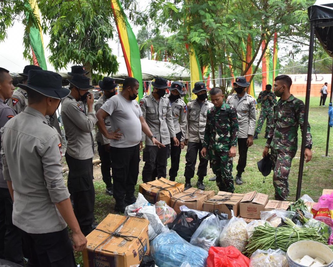 Sebanyak 900 Nasi Kotak Dibagikan Oleh Dapur Umum TNI - Polri, Untuk Masyarakat Terdampak Covid-19