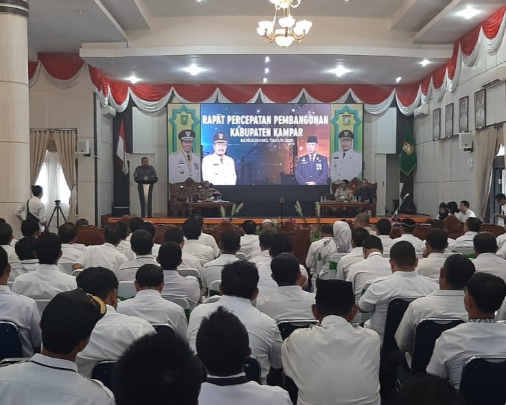 Kapolres Kampar Paparkan Masalah Karhutla Kepada Para Camat dan Kepala Desa Se Kabupaten Kampar