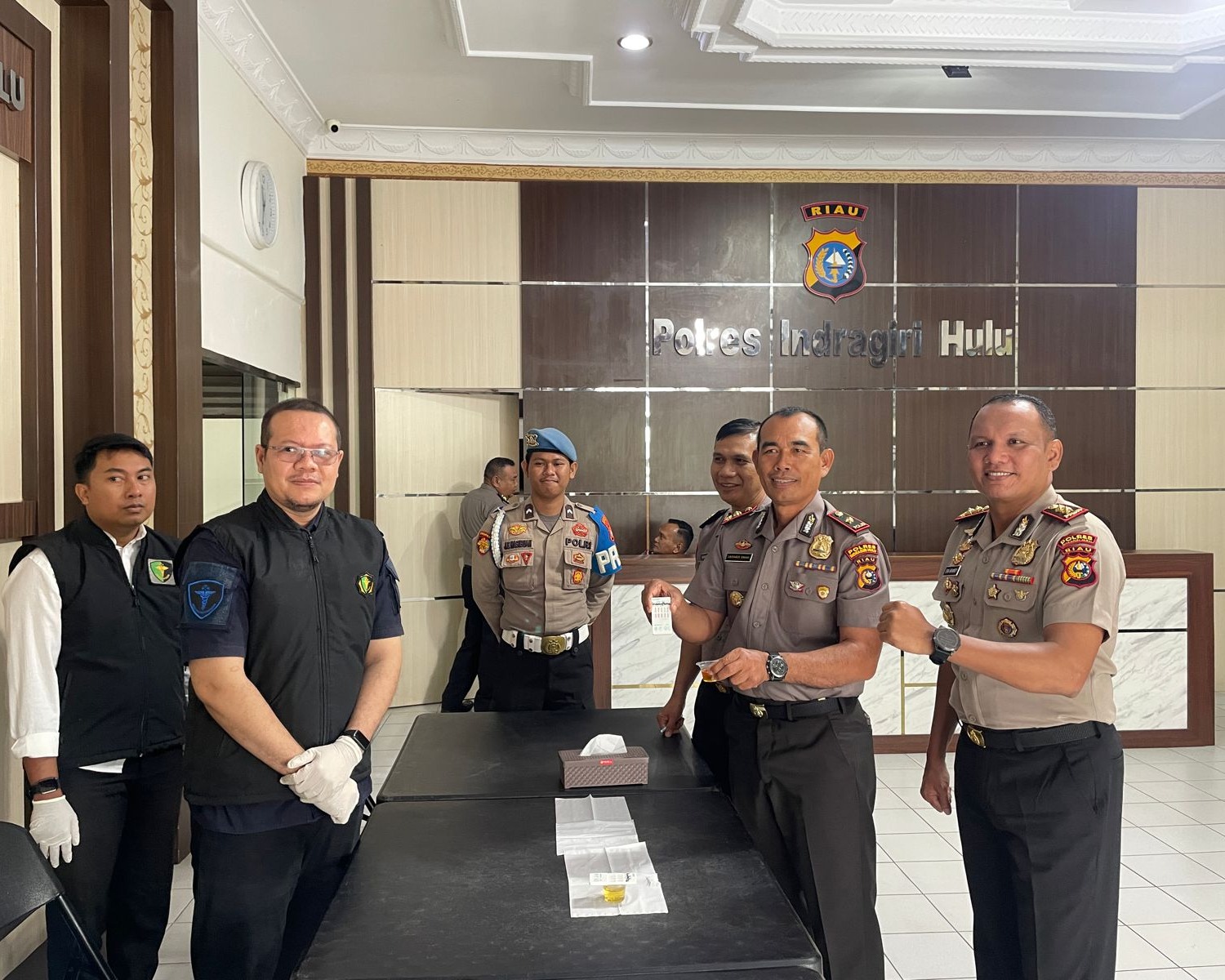 Komitmen Berantas Narkoba, Kapolres INHU Dan Waka Serta Ratusan  Personelnya Dicek Urine, Ini Hasilnya