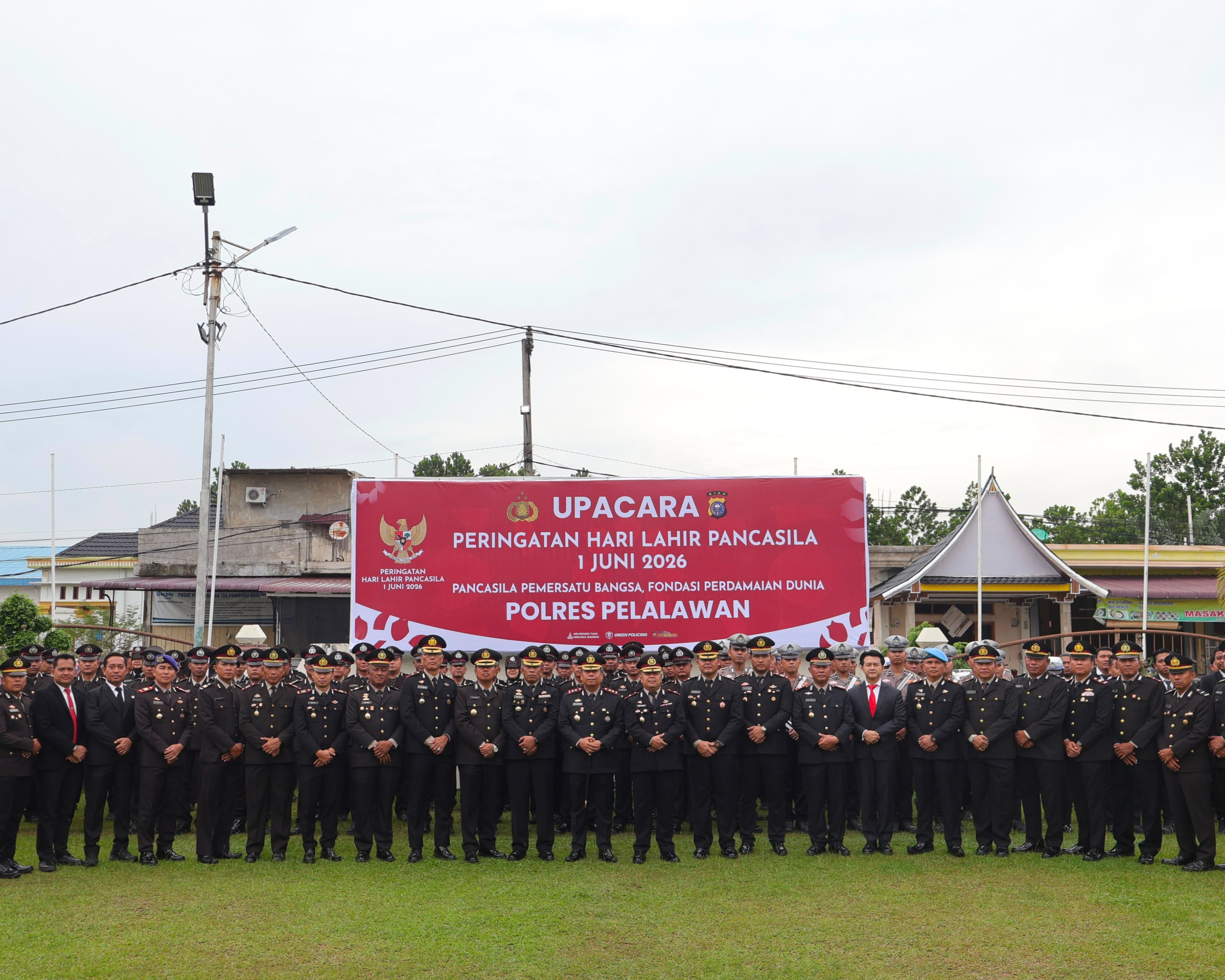Kapolres Pelalawan Pimpin Upacara Pancasila 2026: 'Pancasila Pemersatu Bangsa, Fondasi Perdamaian Dunia'