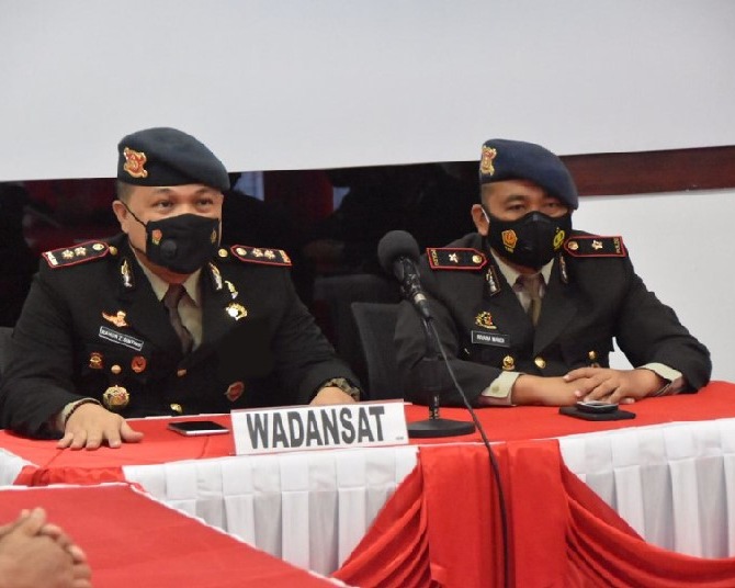 Personel Brimob Polda Riau Mengikuti Upacara Peringatan Hari Kesaktian Pancasila Secara Virtual