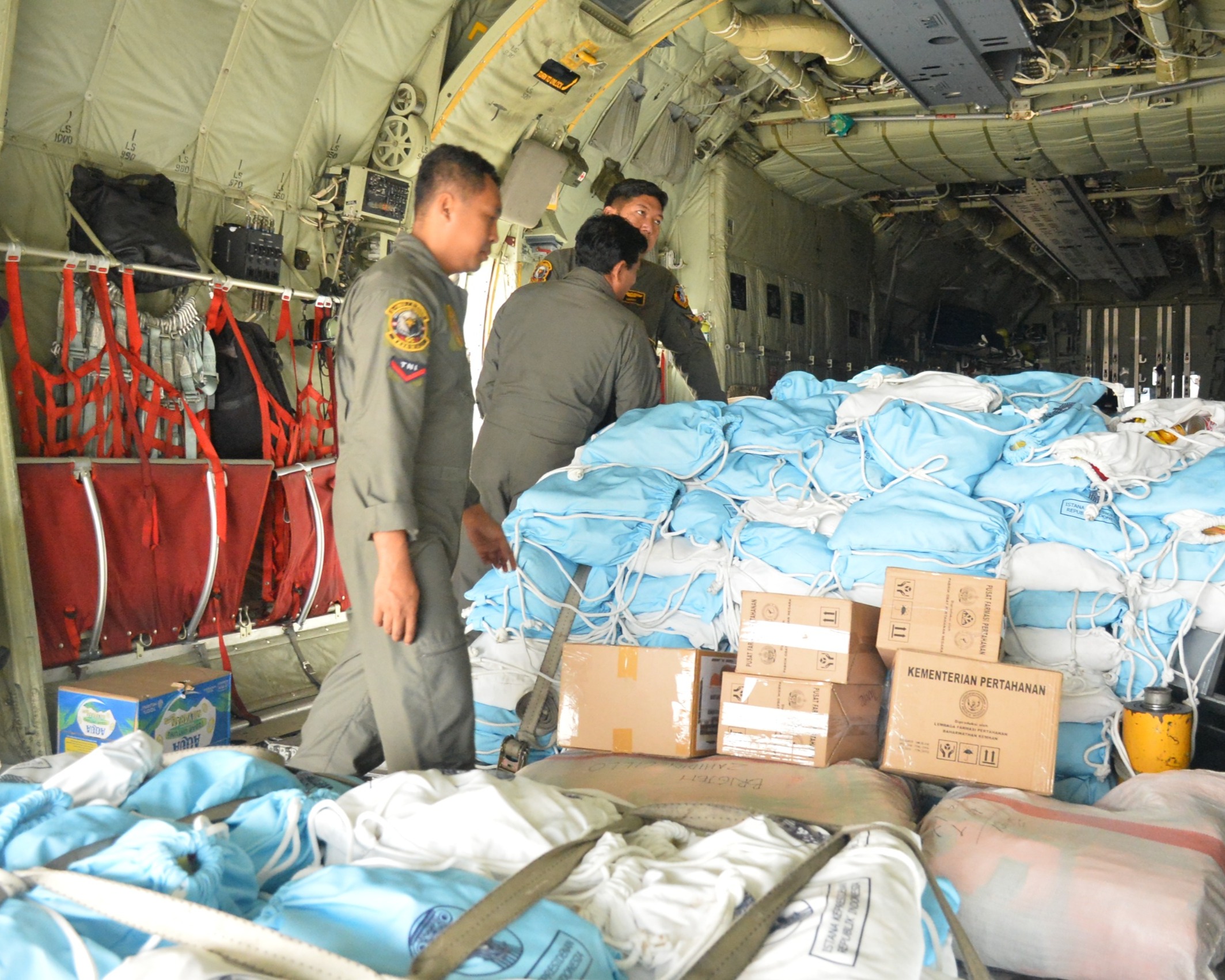 Gerak Cepat TNI AU Distribusikan Bantuan Logistik Ke NTT
