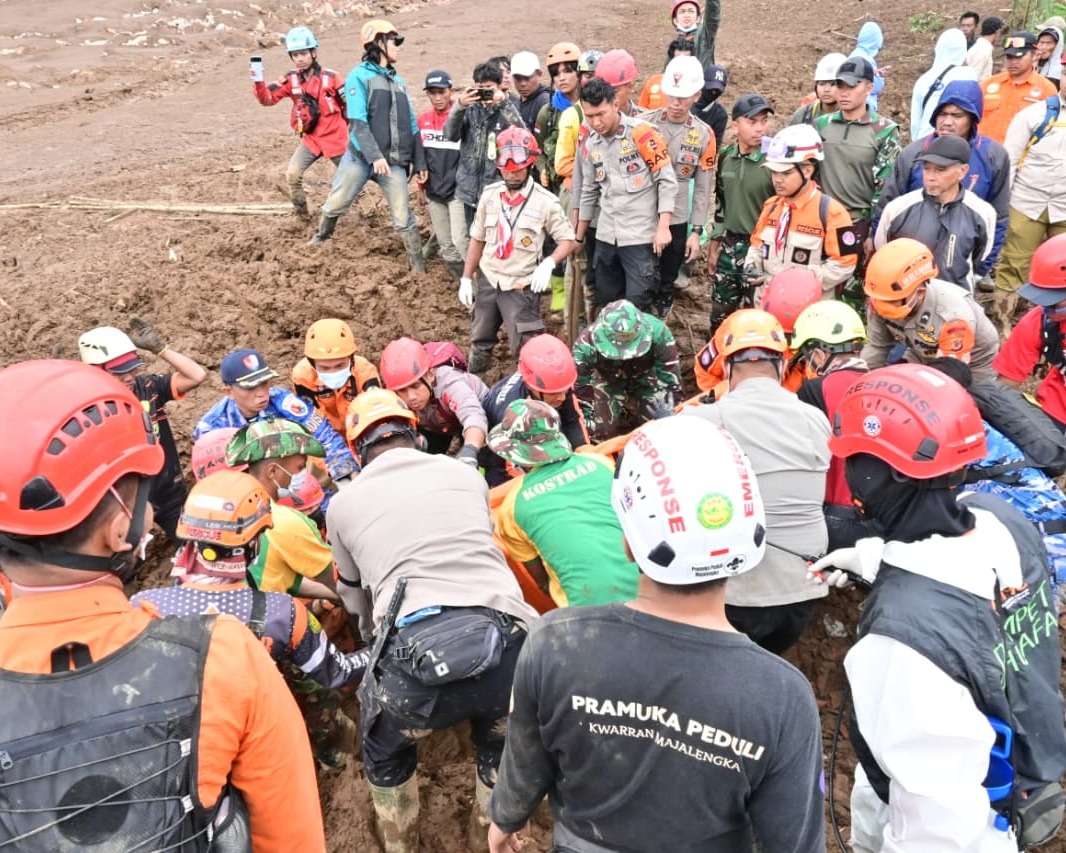 Pangkodau I Apresiasi Langkah Cepat Danlanud Husein.S Dalam Penanganan Longsor Di Desa Pasirlangu