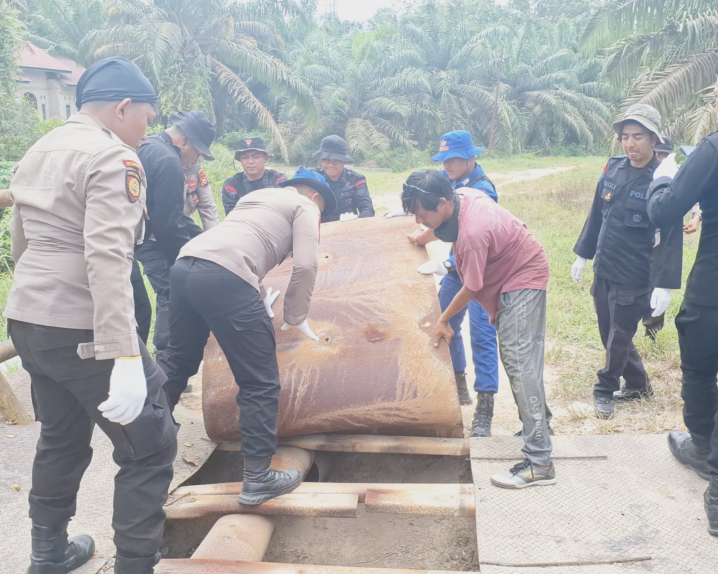 Renovasi Jembatan Merah Putih Presisi Polda Riau Dimulai di Desa Rawang Air Putih