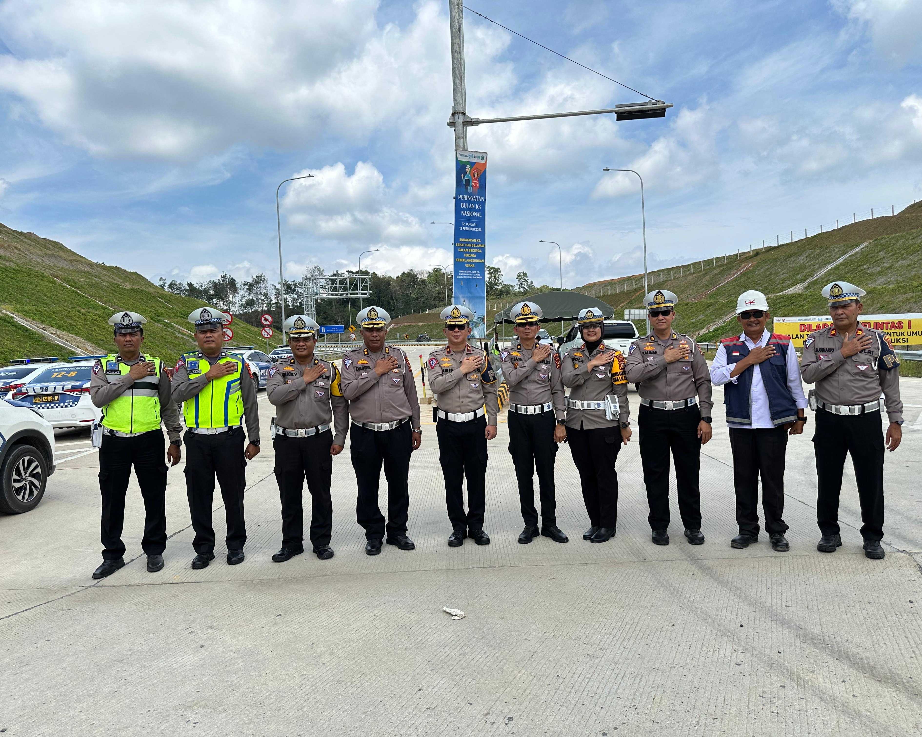 Ditlantas Polda Riau Lakukan Pengecekan Jalan Tol Pekanbaru - Bangkinang Hingga XIII Koto Kampar