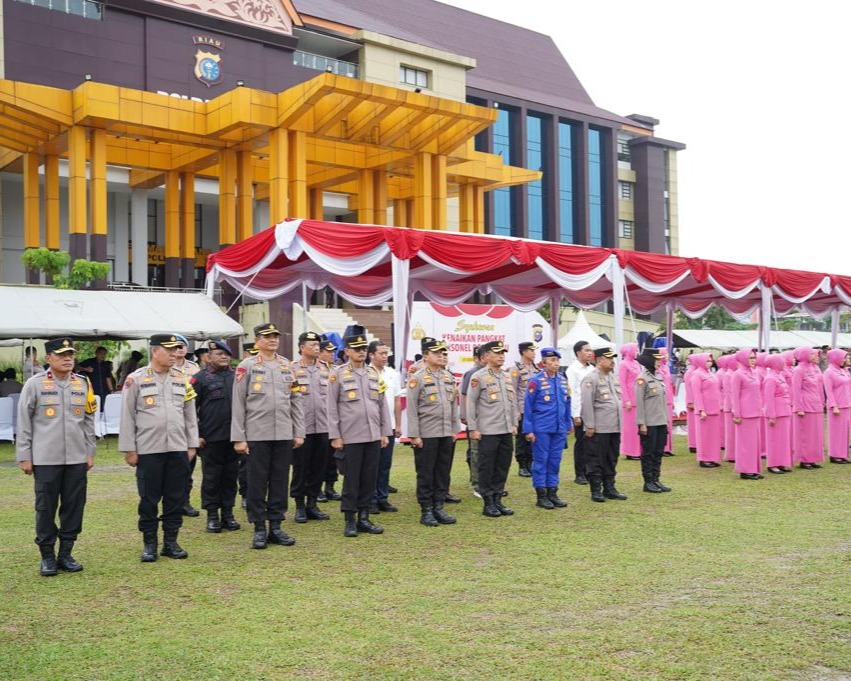 Kapolda Pimpin Langsung Upacara Kenaikan Pangkat Sebanyak 808 Personil di Polda Riau