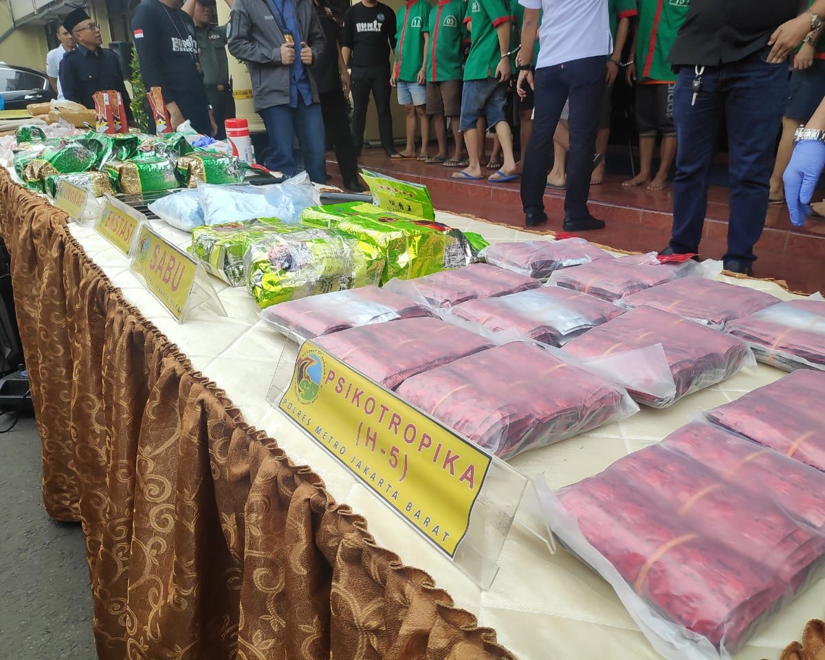 Polres Jakbar Musnahkan 32.9 Kg  Sabu, 12,9 Kg Ganja dan 44 ribu butir Ekstasi Senilai 50 Milyar