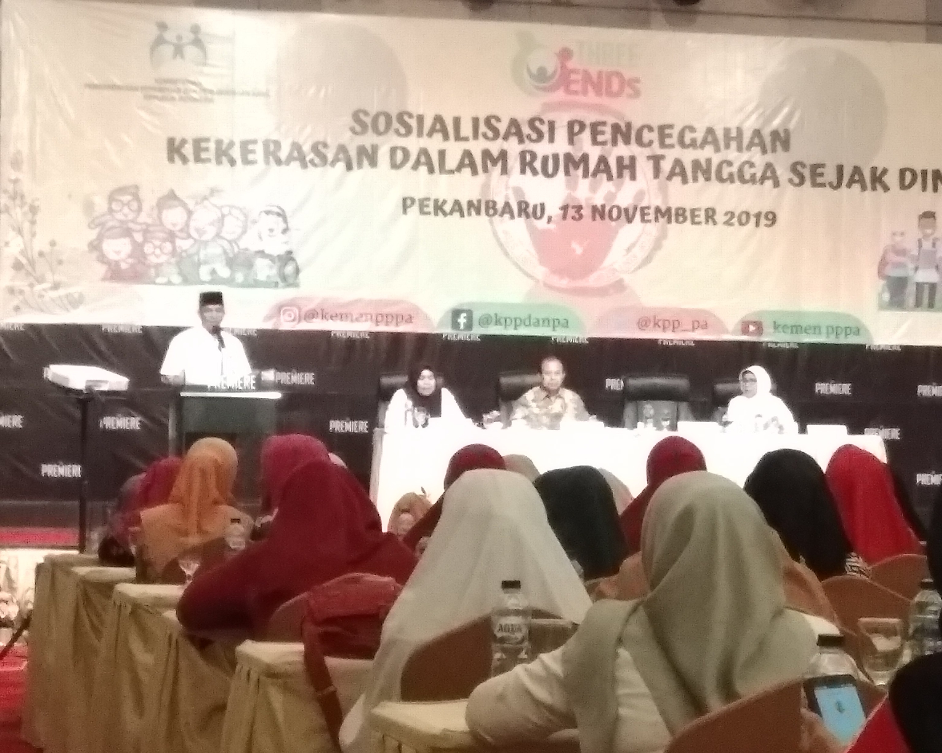 Pj Sekdaprov Riau Membuka Acara Sosialisasi Pencegahan Kekerasan Dalam Rumah Tangga Sejak Dini