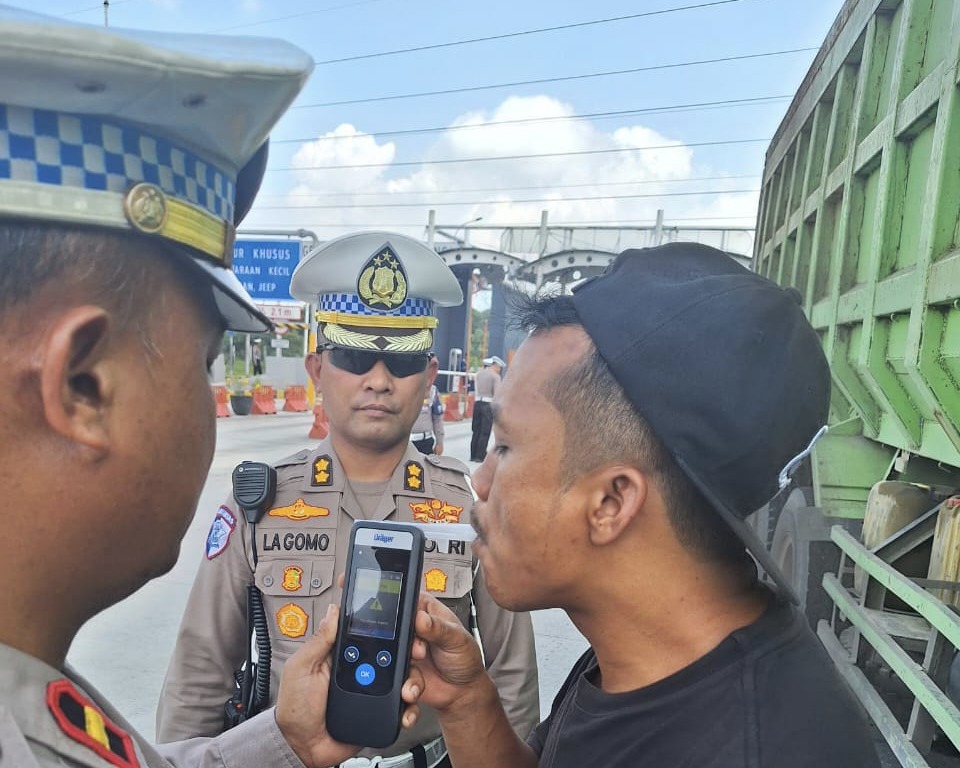 Ditlantas Polda Riau Gelar Penindakan Pelanggaran Kecepatan dan Pemeriksaan Kadar Alkohol di Jalan Tol Pekanbaru – Bangkinang