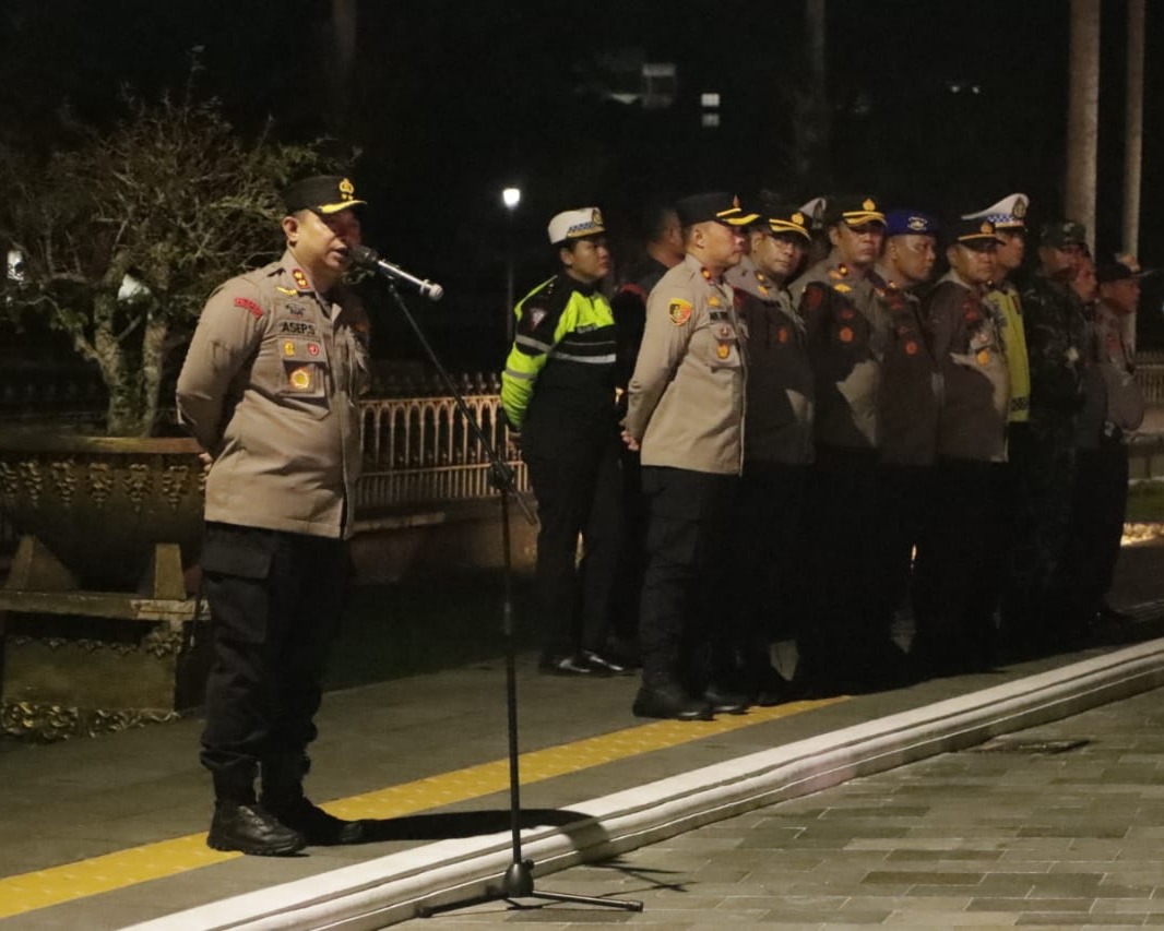 Kapolres AKBP Asep Sujarwadi Pimpin Patroli Sinergitas Pengamanan Perayaan Natal di Kota Siak