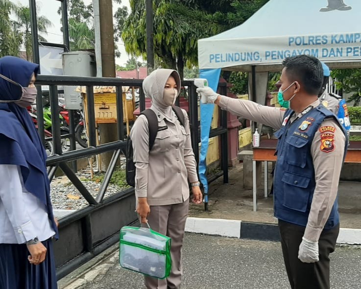 Antisipasi Penyebaran Covid-19, Polres Kampar Lakukan Razia Penggunaan Masker Bagi Anggotanya