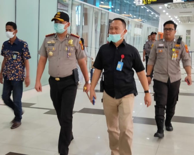 Kegiatan Bersih - Bersih Di Bandara SSK II Pekanbaru, Langsung Dipimpin Kapolresta Pekanbaru