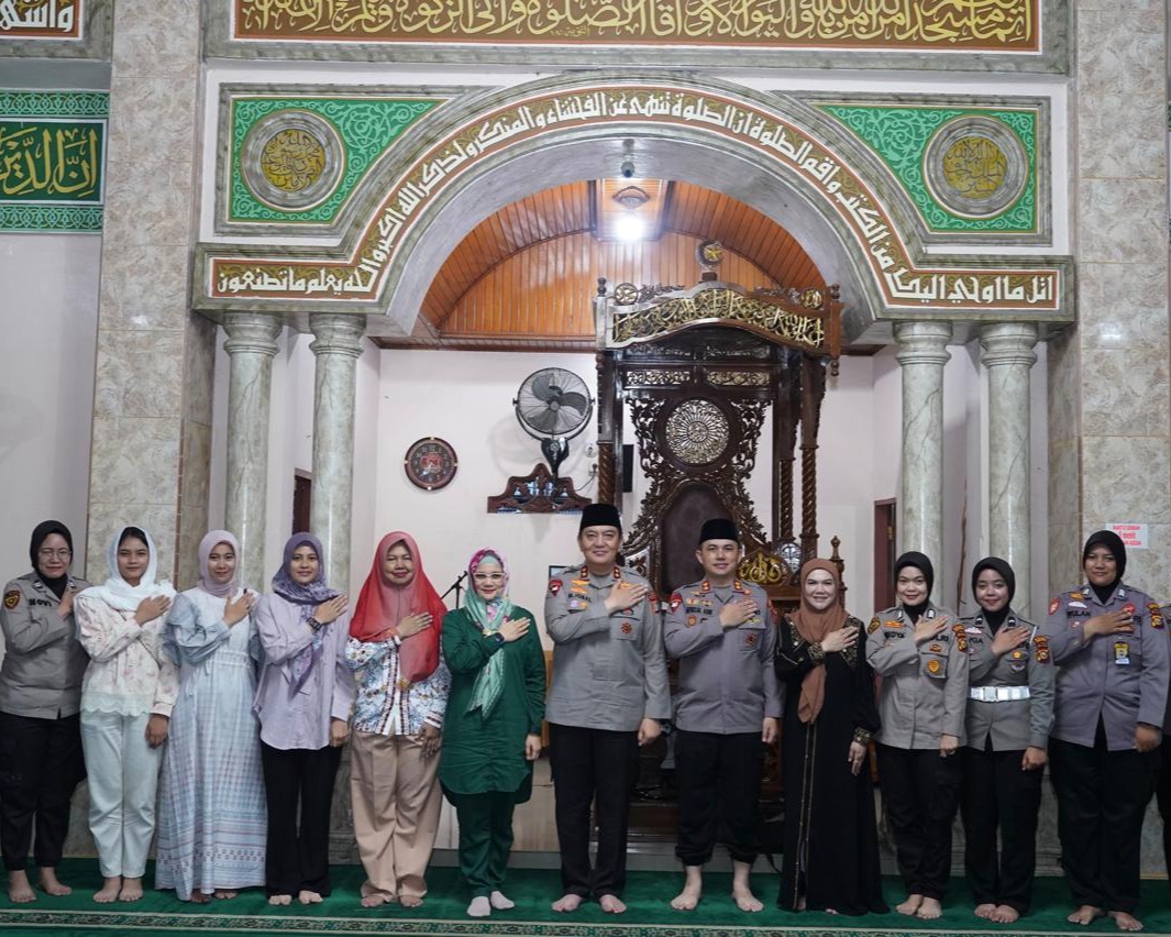 Kapolda Riau Laksanakan Kegiatan Safari Ramadan di Masjid Nurul Hijrah Kabupaten Pelalawan