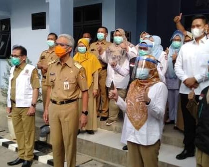 Gubernur Jawa Tengah Ganjar Pranowo Tinjau Proses Vaksinasi Di Kabupaten Kendal